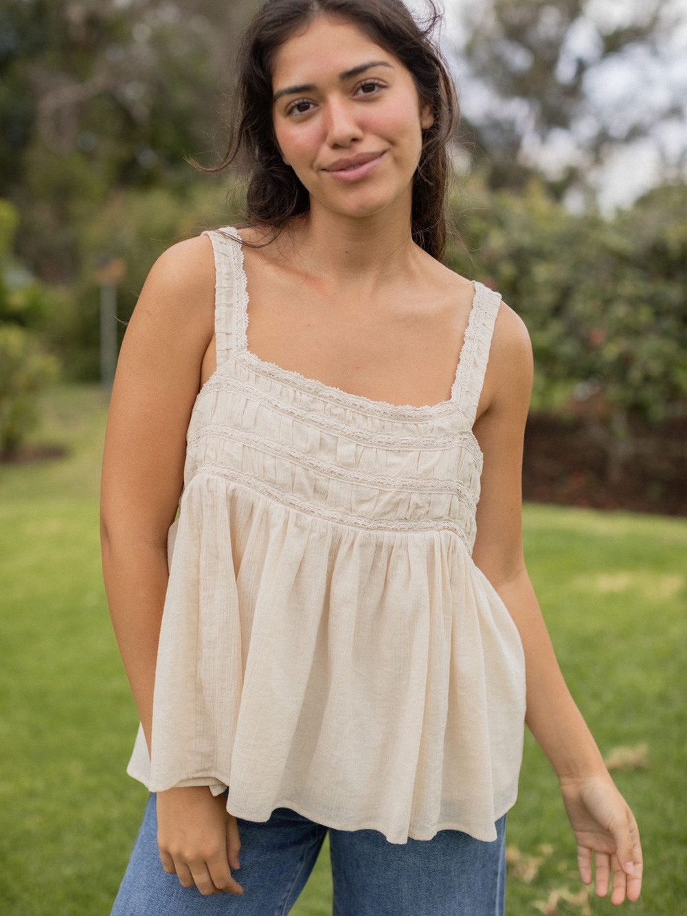 Neuflora Emilia blouse
Cream Smocked Ruffled Tank Top